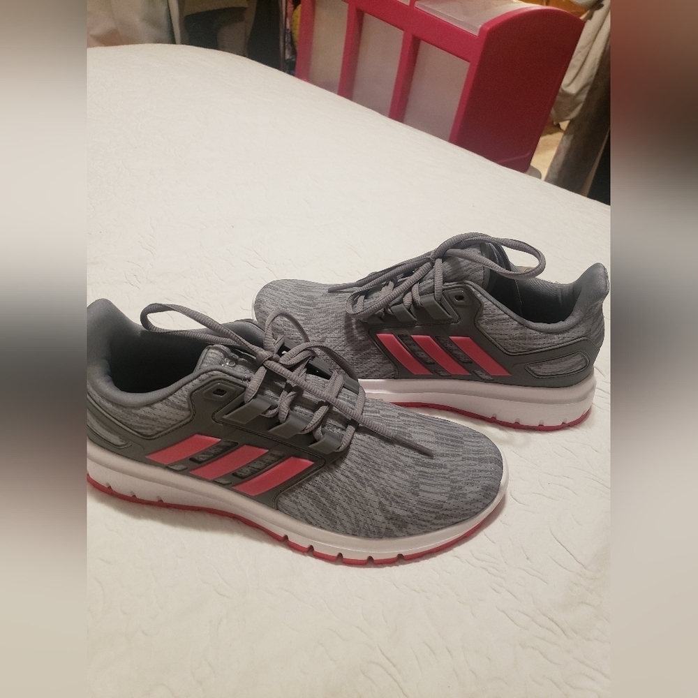 NEW ADIDAS GRAY-PINK CLOUD 2 SIZE 8.5